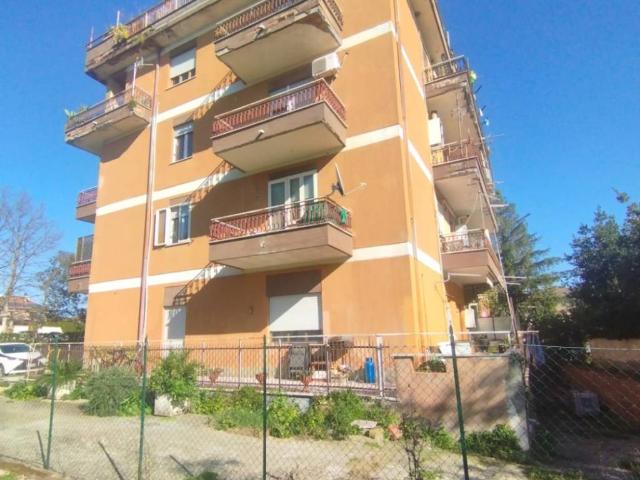 Appartamento in vendita a Roma RM