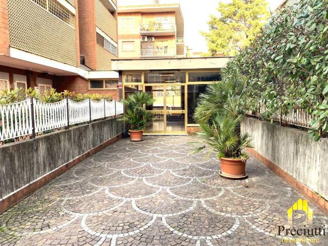 Appartamento in vendita a Roma RM