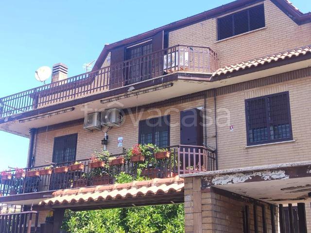 Appartamento in vendita a Roma via Cisternino, 72, Torre angela