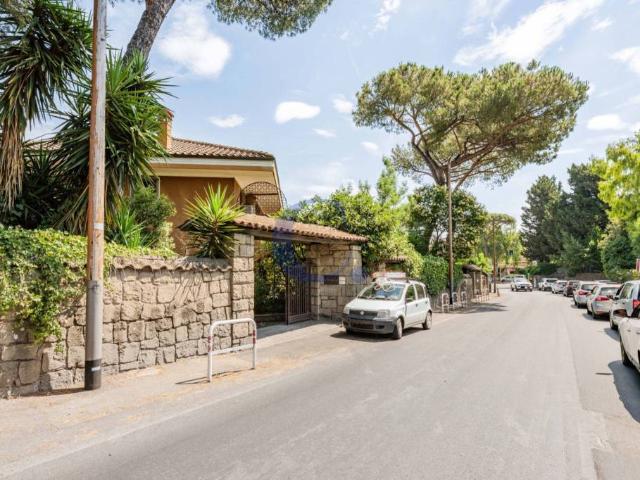 Appartamento in vendita a Roma via Erode Attico, 14, Quarto Miglio