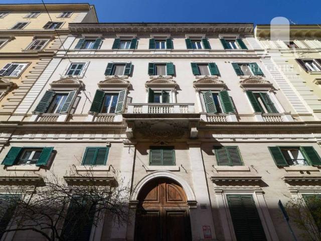 Appartamento in vendita a Roma via silla, Prati