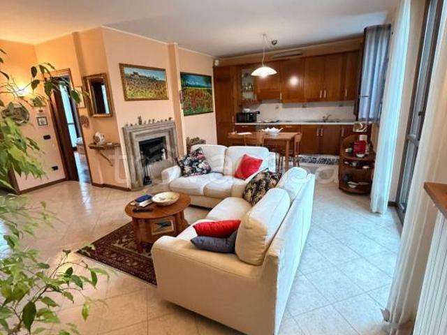 Appartamento in vendita a Rosate via Don Luigi Negri, 16