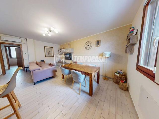 Appartamento in vendita a Rovellasca CO