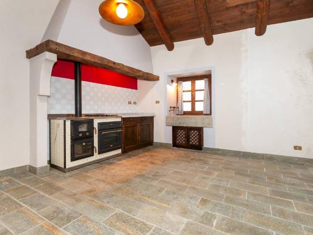 Appartamento in vendita a Stroppo CN