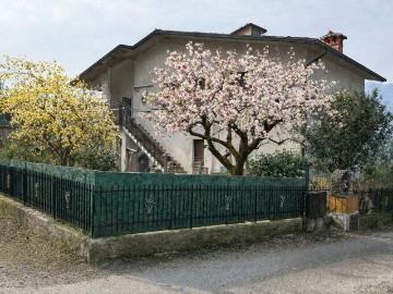 Appartamento in vendita a Sale Marasino BS