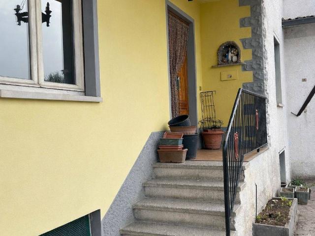 Appartamento in vendita a Sale Marasino BS