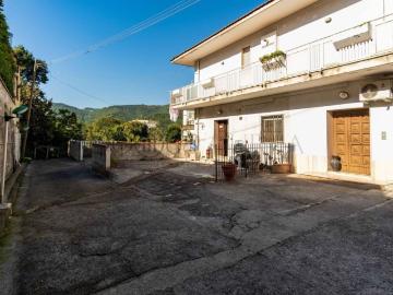 Appartamento in vendita a Salerno via San Luca, 33, Ogliara