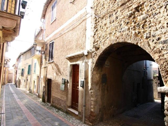 Appartamento in vendita a Salisano RI