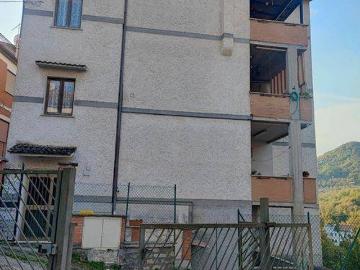Appartamento in vendita a Sambuci RM