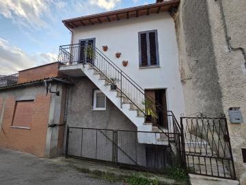 Appartamento in vendita a Sambuci RM