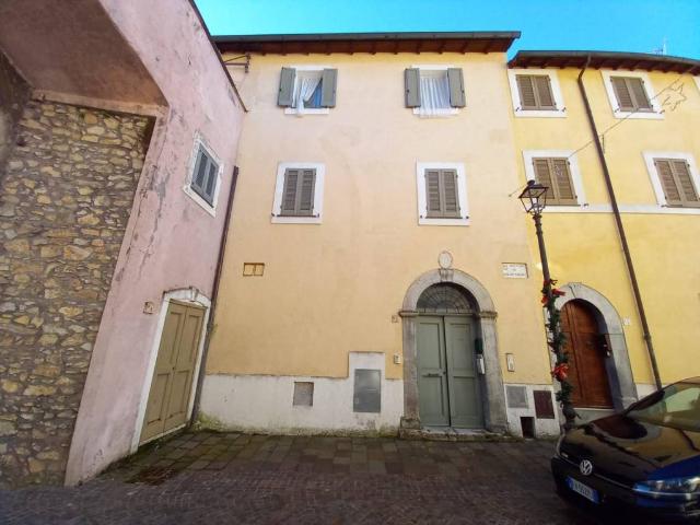 Appartamento in vendita a Sambuci RM
