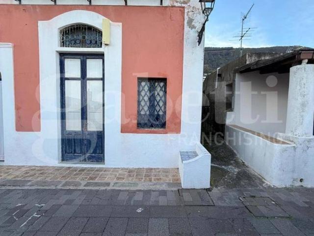 Appartamento in vendita a Santa Marina Salina ME