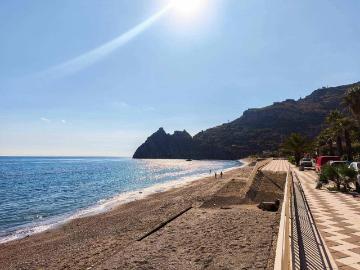 Appartamento in vendita a Sant'Alessio Siculo ME