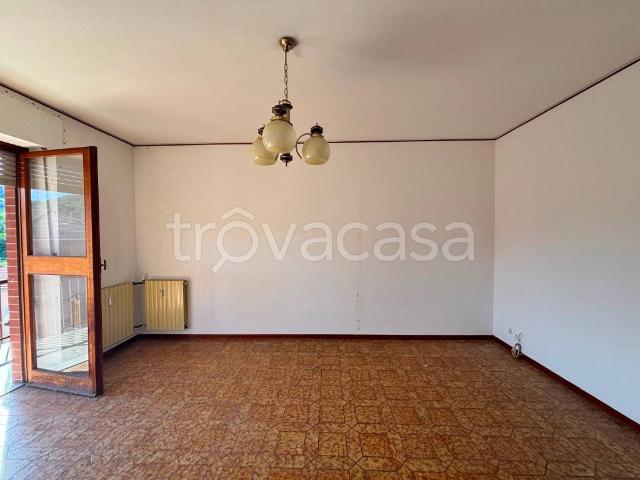 Appartamento in vendita a Santo Stefano Belbo via Giuseppe Ghignone, 2