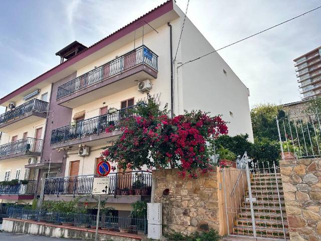 Appartamento in vendita a Santo Stefano di Camastra ME