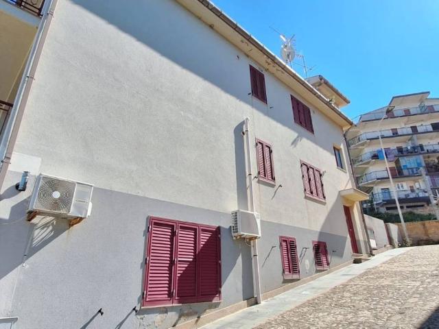Appartamento in vendita a Santo Stefano di Camastra ME