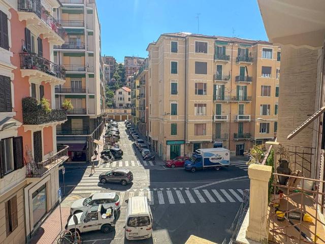 Appartamento in vendita a Savona SV