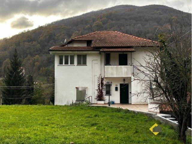 Appartamento in vendita a Savignone