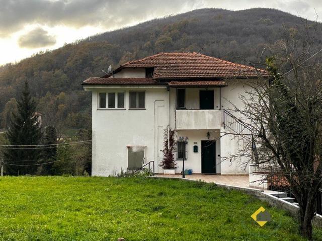 Appartamento in vendita a Savignone