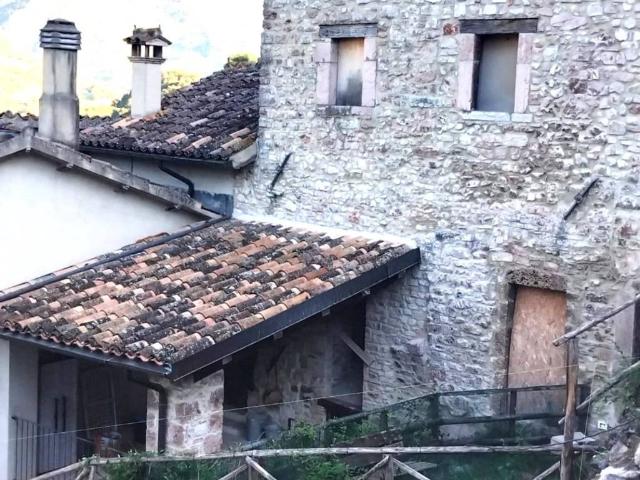 Casa indipendente in vendita a Scheggino PG