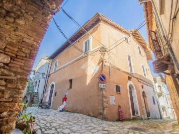 Appartamento in vendita a Selci RI