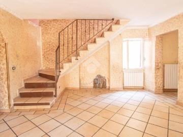 Appartamento in vendita a Selci RI