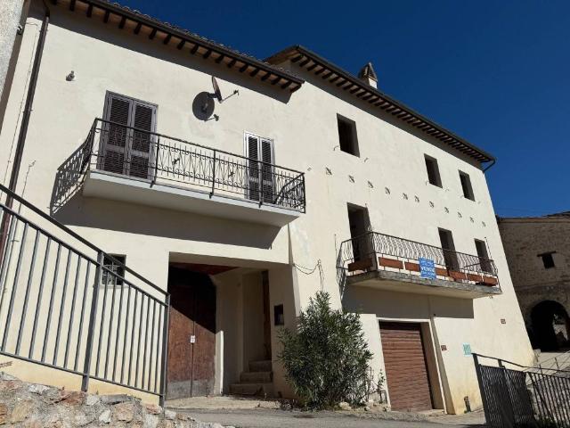 Appartamento in vendita a Sellano PG