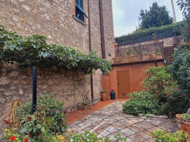 Appartamento in vendita a Semproniano GR