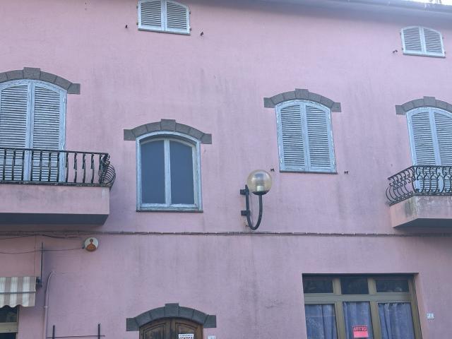APPARTAMENTO in VENDITA a SORANO di 11 vani
