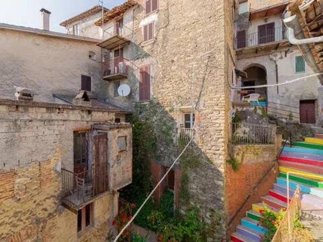 Appartamento in vendita a Turania RI