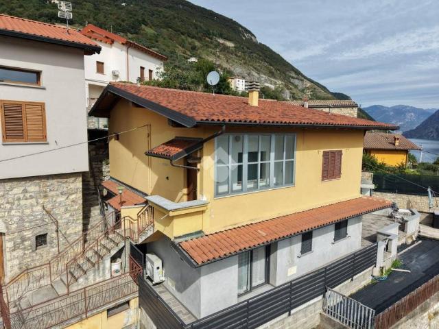 Appartamento in vendita a Tavernola Bergamasca BG