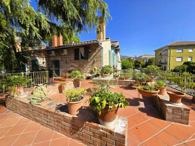 Appartamento in vendita a Terni via Giovanni Verga, Centro città