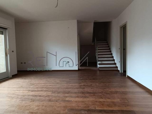 Appartamento in vendita a Teramo, Centro 200m² Teramo