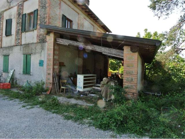 Appartamento in vendita a Tizzano Val Parma PR