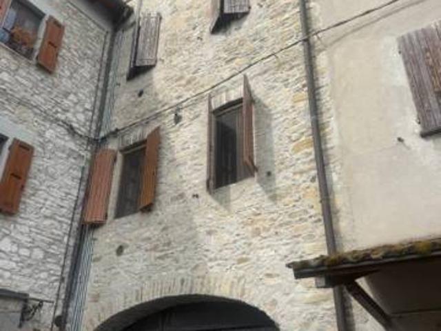 Appartamento in vendita a Tizzano Val Parma PR