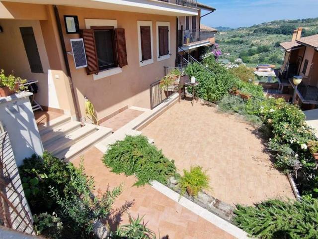 Appartamento in vendita a Toffia RI