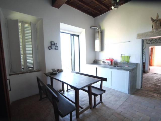 Appartamento in vendita a Toffia RI