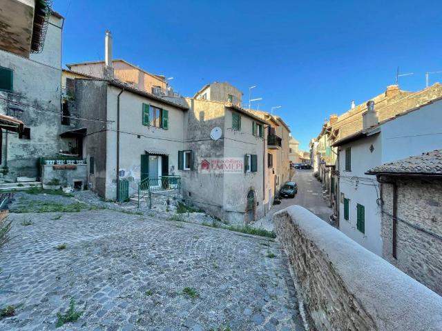 Appartamento in vendita a Tolfa RM