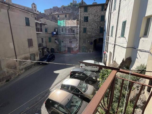 Appartamento in vendita a Tolfa RM