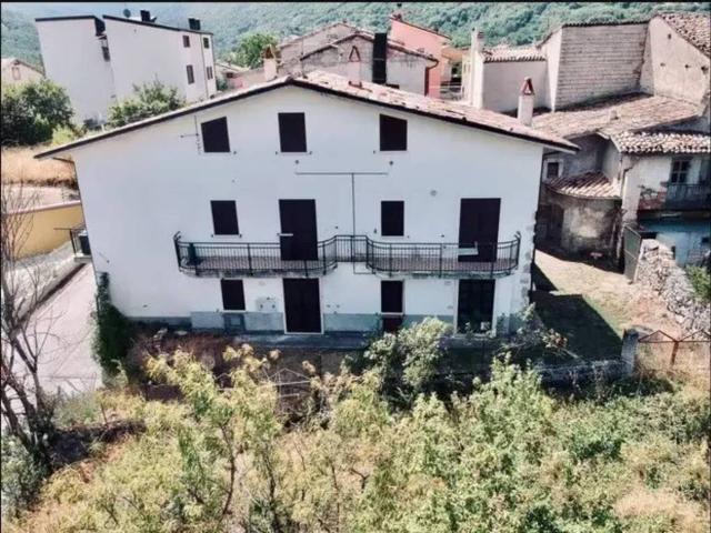 Appartamento in vendita a Tornimparte AQ