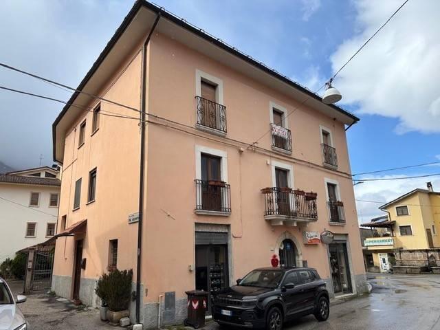 Appartamento in vendita a Tornimparte AQ