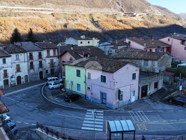 Appartamento in vendita a Tornimparte AQ