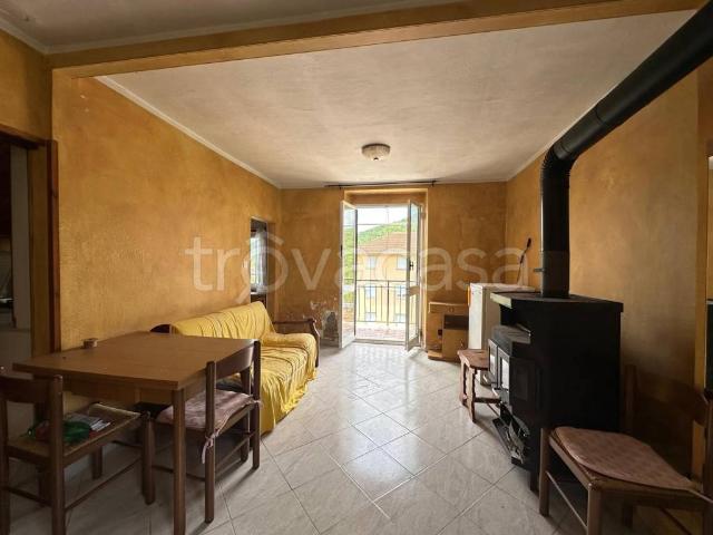 Appartamento in vendita a Torriglia, Laccio