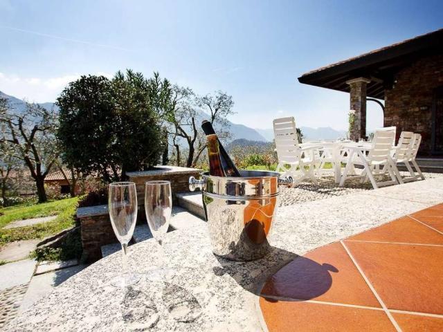 Villa in vendita a Tremezzina CO