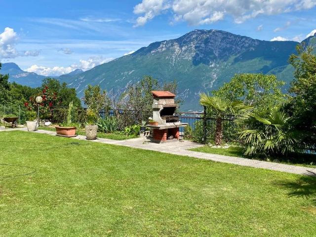 Villa in vendita a Tremosine sul Garda BS