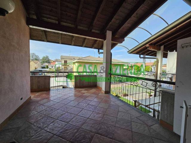 Appartamento in vendita a Trezzano Rosa MI