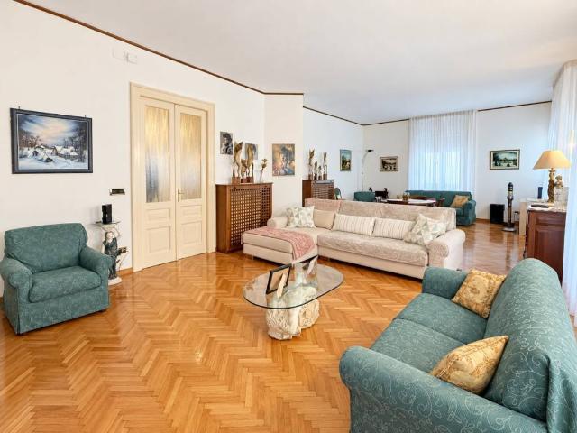 Appartamento in vendita a Trieste TS