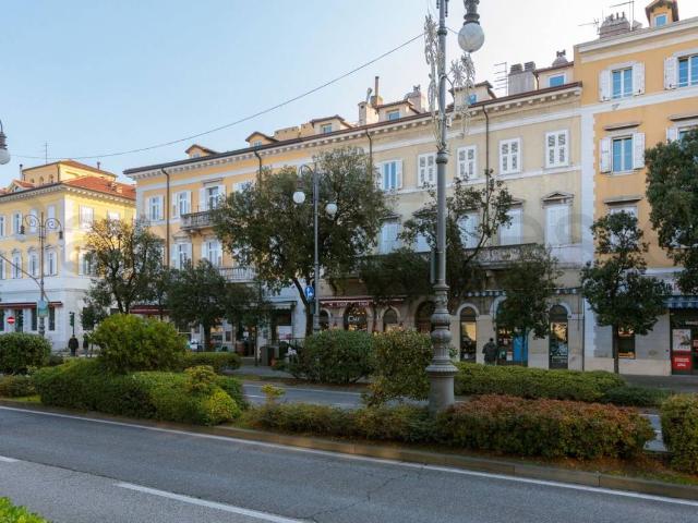 Appartamento in vendita a Trieste TS