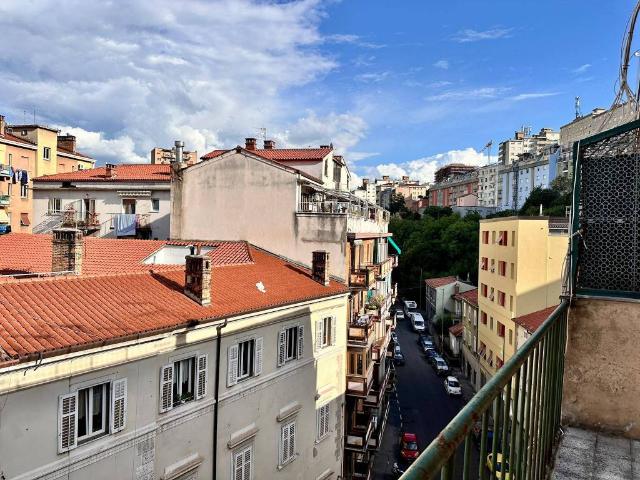 Appartamento in vendita a Trieste TS
