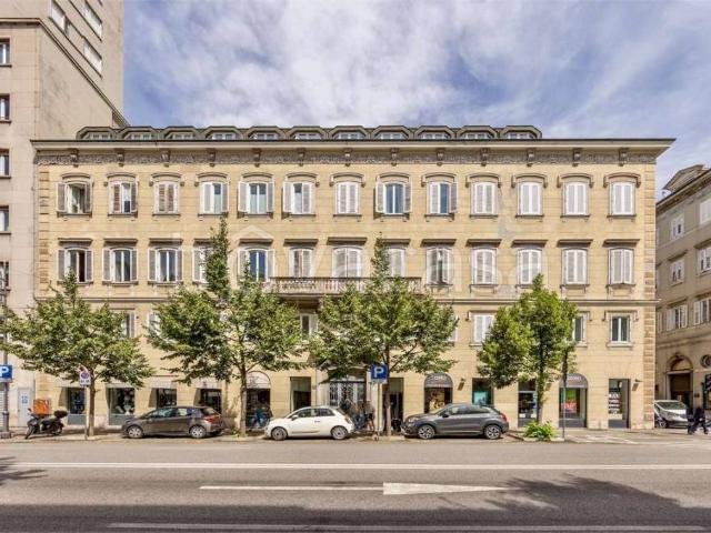 Appartamento in vendita a Trieste via Battisti, 12, Borgo Teresiano